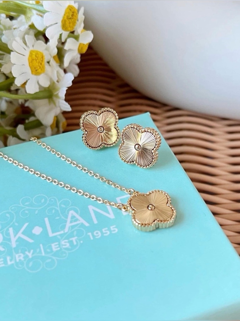 Park Lane “Foxy” Necklace and Stud Earrings Set - Gold